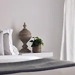 Ios Palace & Милопотас
