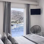 Ios Palace & 4*