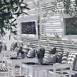Ios Palace &