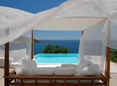 Ios Palace & Mylopotas