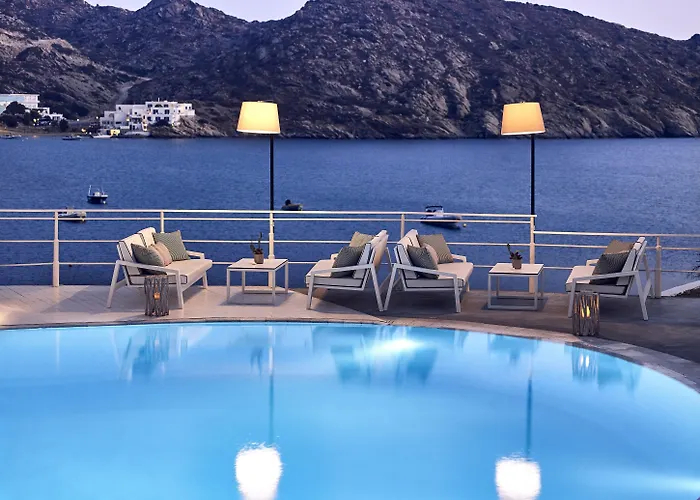 Ios Palace & Mylopotas