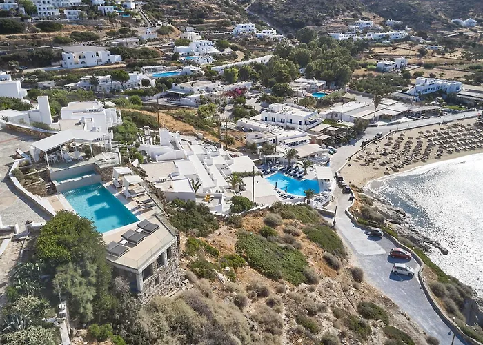 Ios Palace & Mylopotas