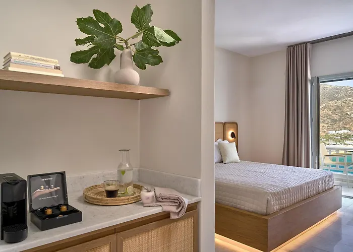 Ios Palace & Mylopotas