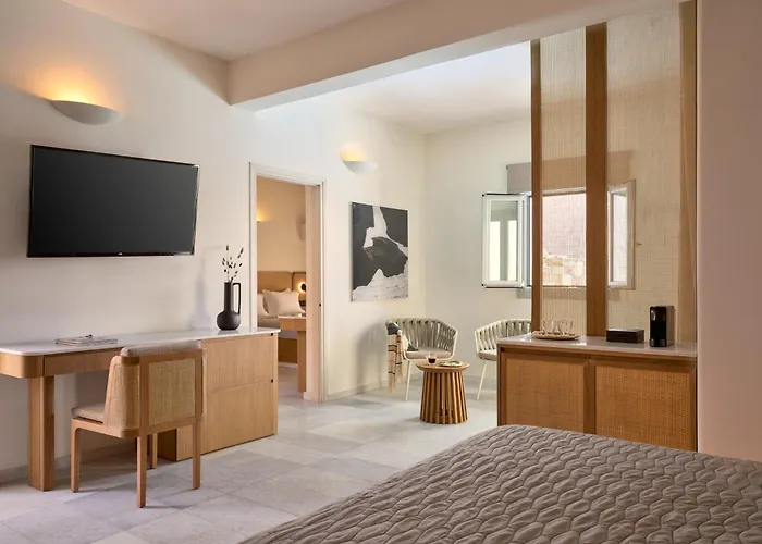 Ios Palace & Mylopotas